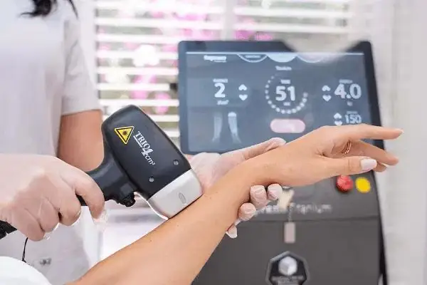 استخدام اپراتور لیزر جهت کلینیک زیبایی واقع در دولت آباد شهرری