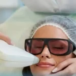 استخدام اپراتور لیزر خانم همراه با مشتری در تبریز