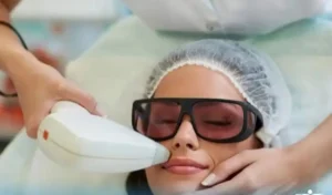 استخدام اپراتور لیزر خانم همراه با مشتری در تبریز