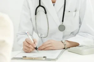 استخدام پزشک جهت کلینیک زیبایی در عمان