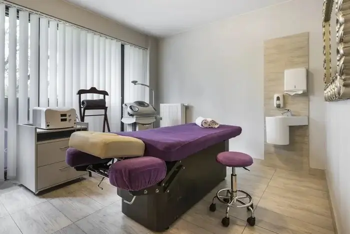 استخدام پزشک عمومی خانم دارنده پروانه طبابت در اهواز