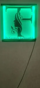 استخدام اپراتور لیزر و منشی جهت کلینیک پوست و مو در اندیشه