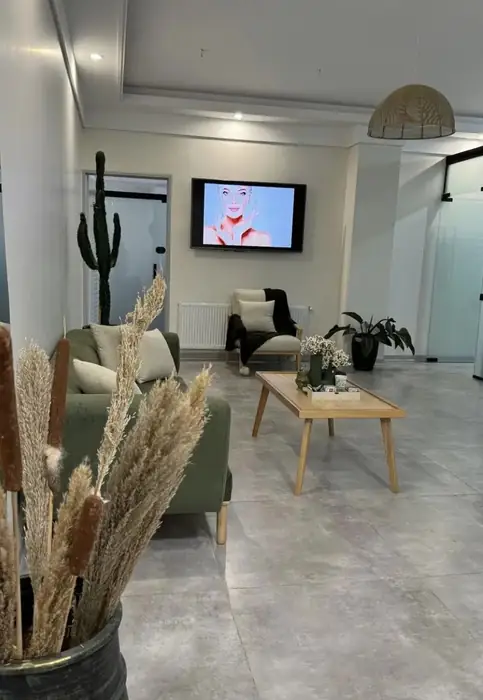 استخدام پزشک عمومی خانم جهت کلینیک زیبایی در همدان