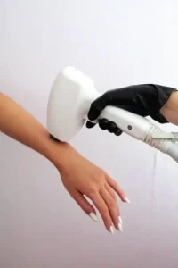 استخدام اپراتور لیزر درصدی دارای مشتری جهت کلینیک زیبایی در بندرعباس