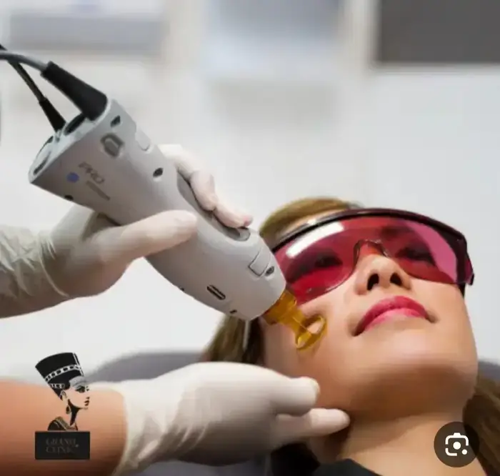 اپراتور لیزر باسابقه و آشنایی کامل به انواع دستگاههای لیزر آماده همکاری با مراکز زیبایی و کلینیکها در تبریز