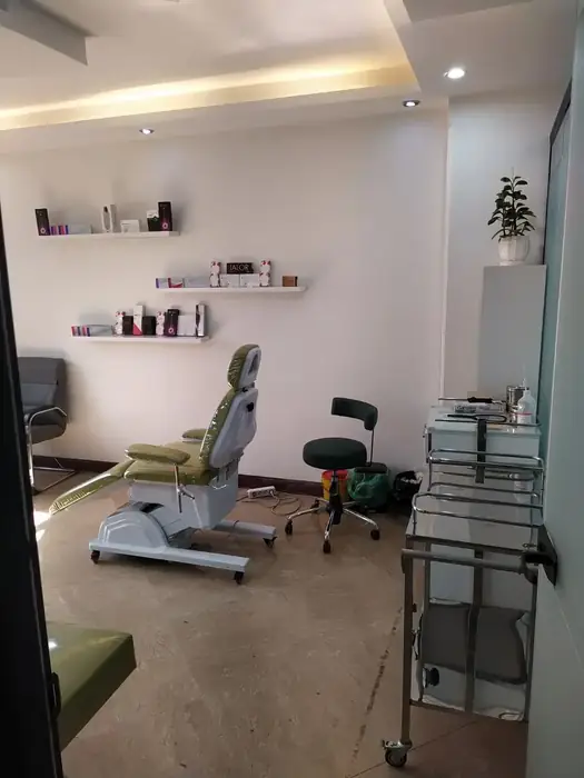 اجاره اتاق مستقل از مطب پوست، مو و زیبایی در خیابان درختی تهران