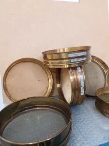 فروش فوری قالب، ترازو ،آون و الک آزمایشگاهی در شهرک رضوان شیراز