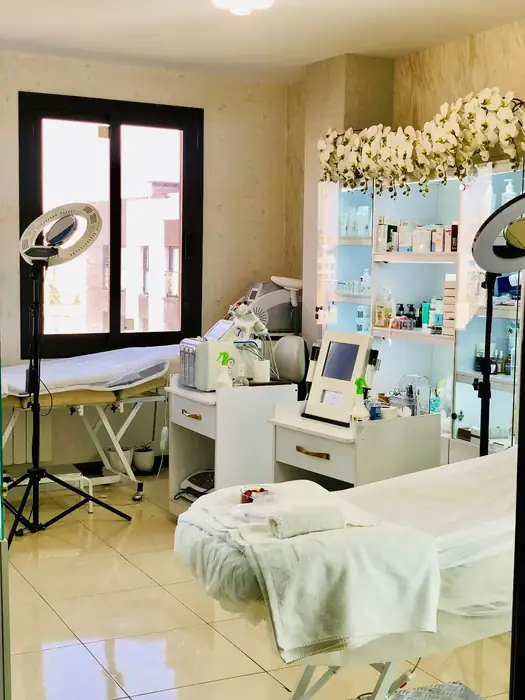 اجاره لاین از مطب پزشک در بهار آزادی اصفهان