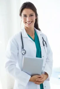 استخدام پزشک عمومی مسلط به خدمات زیبایی جهت کلینیک در مرودشت استان فارس