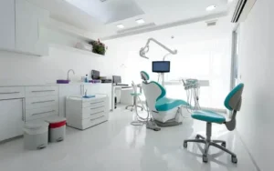 استخدام منشی و دستیار دندانپزشک جهت مطب در کاشان