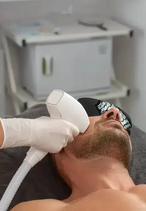 استخدام اپراتور لیزر آقا و منشی خانم جهت مرکز لیزر در کرمان