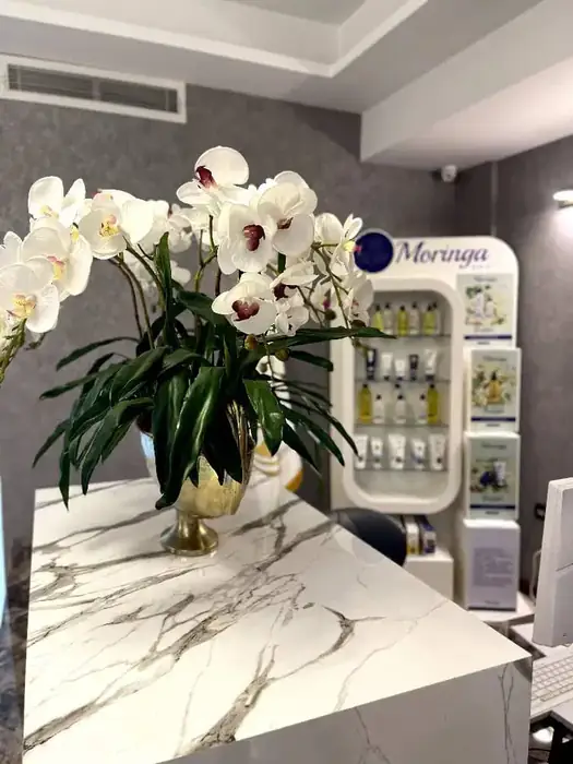 استخدام اپراتور دستگاه لاغری و منشی جهت کلینیک ژاو در بلوار سعادت آباد تهران