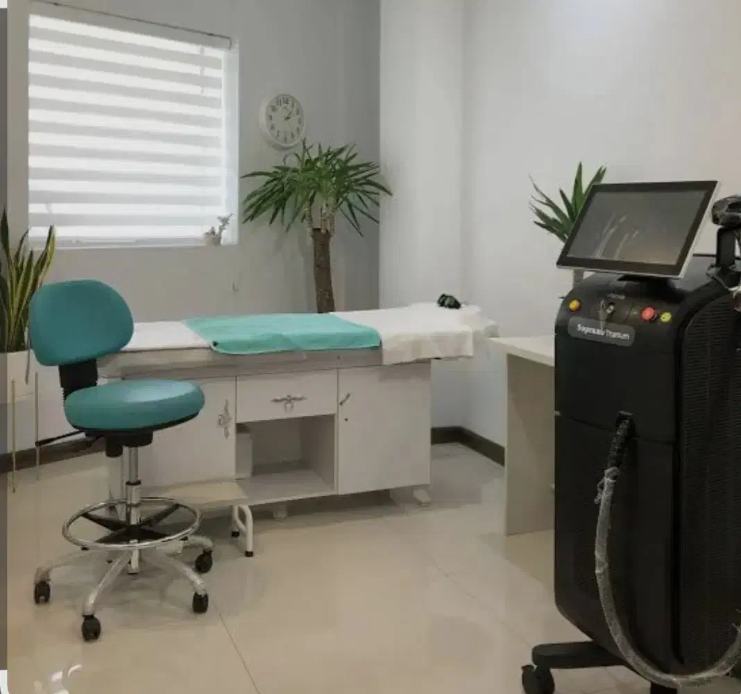 استخدام پزشک عمومی یا متخصص پوست و مو دارای پروانه جهت کلینیک زیبایی در تهران