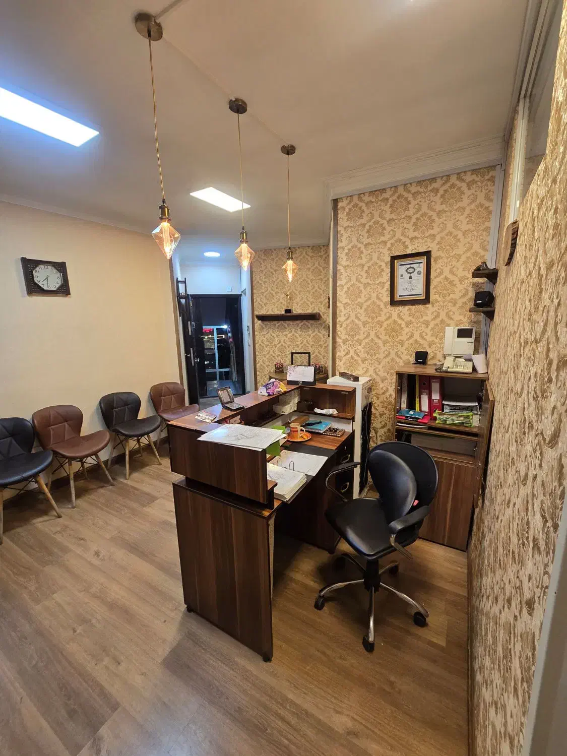 استخدام منشی خانم جهت مطب پوست و مو در پونک تهران