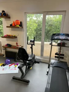 نیازمند منشی و دستیار جهت مرکز فیزیوتراپی در میدان اوقاف بابل