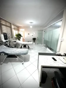 استخدام پزشک زیبایی به عنوان مسئول فنی کلینیک معتبر در کرج