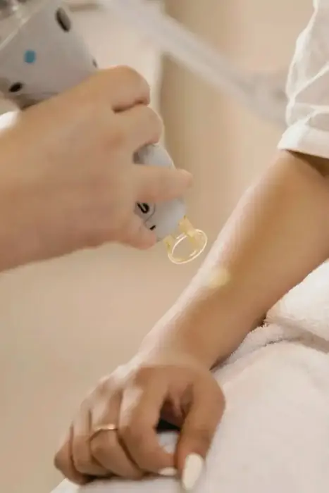 استخدام اپراتور لیزر و ادمین جهت مطب در میدان جهاد همدان