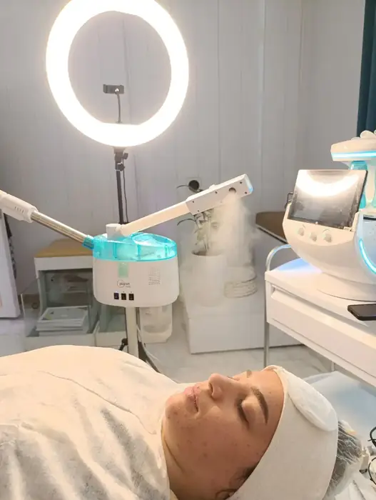 نیازمند فیشیال کار جهت کلینیک زیبایی در بلوار مهدیه همدان