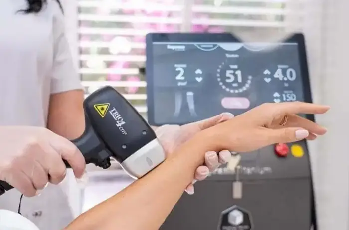 استخدام اپراتور لیزر با سابقه جهت کلینیک زیبایی آتریسا در طلاب مشهد