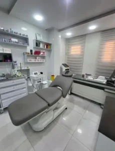 استخدام پزشک زیبایی دارای پروانه و مسلط به امور زیبایی جهت کلینیک معتبر در ابوذر تهران