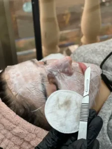 فیشیال کار هستم دارای مشتری و پیج فعال آماده همکاری با کلینیک ها در تبریز