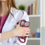 استخدام پزشک خانم جهت کلینیک زیبایی در نیاوران تهران