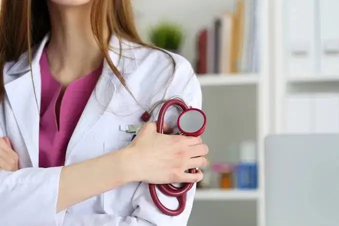 استخدام پزشک خانم جهت کلینیک زیبایی در نیاوران تهران