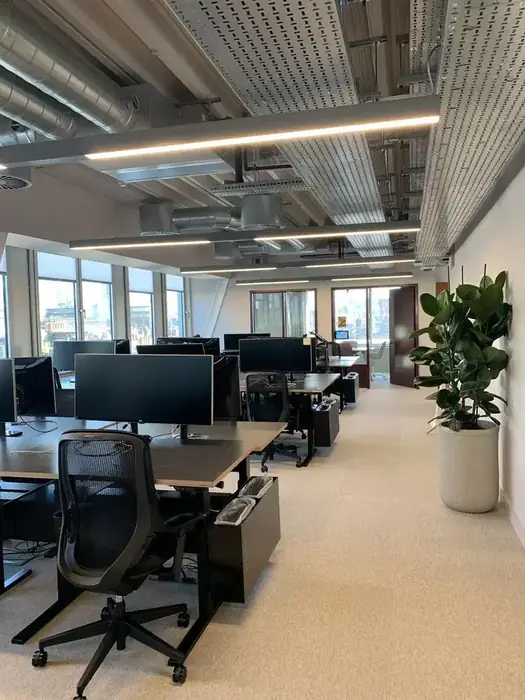 اجاره واحد 70متری مناسب مطب بر اصلی خیابان شهدا در بروجرد استان لرستان