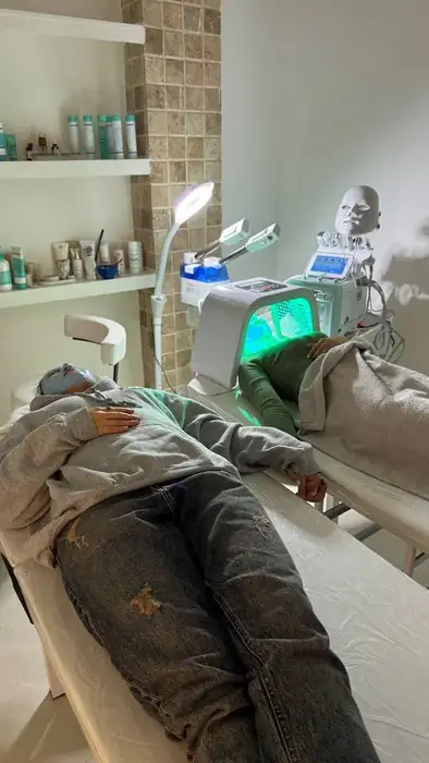 استخدام مسئول پذیرش جهت مطب زیبایی در مشهد