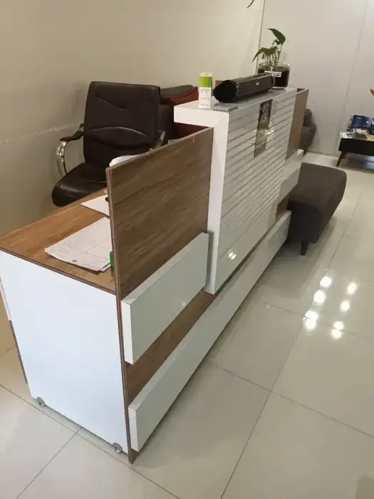 فروش وسایل مطب(پیشخوان منشی، صندلی انتظار، تخت بیمار) در شهرک راه آهن تهران