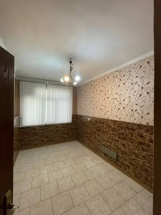 اجاره اتاق 11متری از مطب فعال واقع در ساختمان پزشکان در میدان ابوعلی سینا همدان