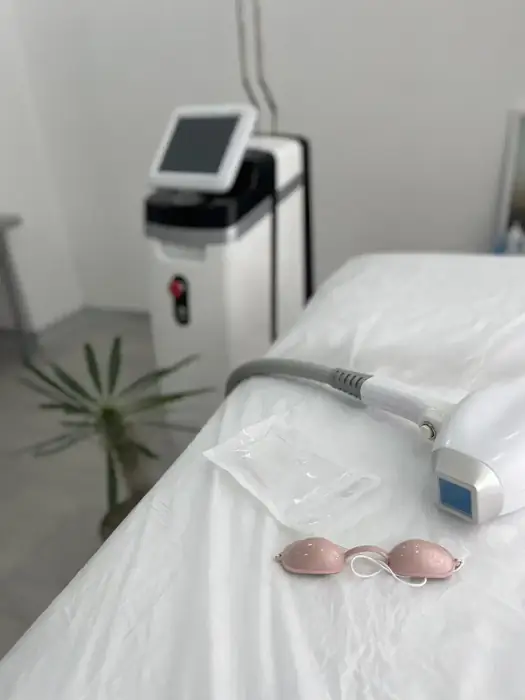 استخدام اپراتور لیزر بانوان جهت کلینیک زیبایی در چالوس