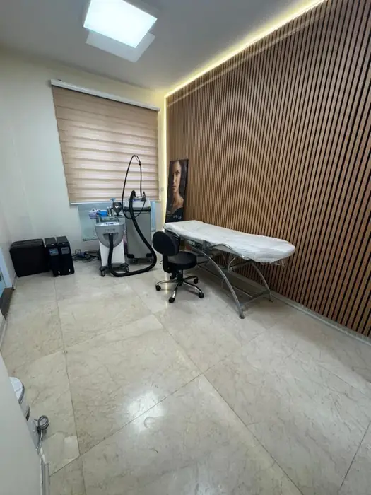 اجاره اتاق 20متری از کلینیک زیبایی فعال در بلوار اندرزگو تهران