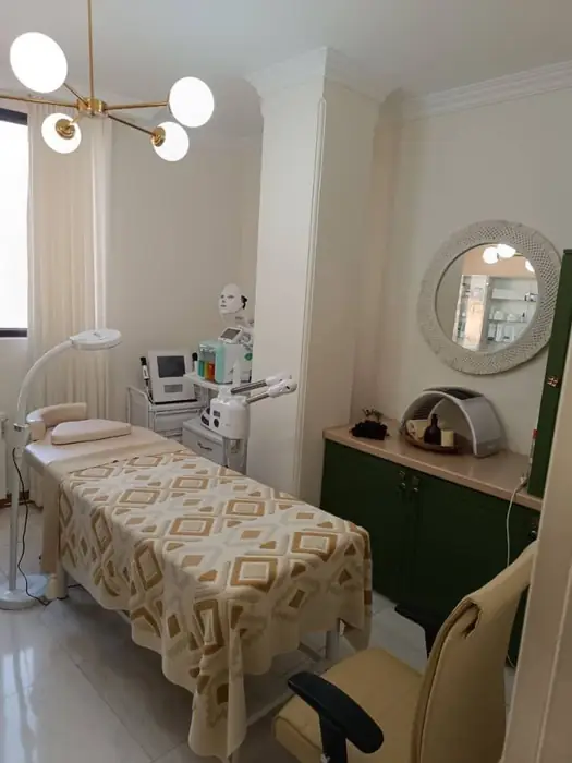 واگذاری کلینیک 100متری با 3اتاق و 2سال فعالیت در حوزه زیبایی، لیزر و فیشیال در تهران