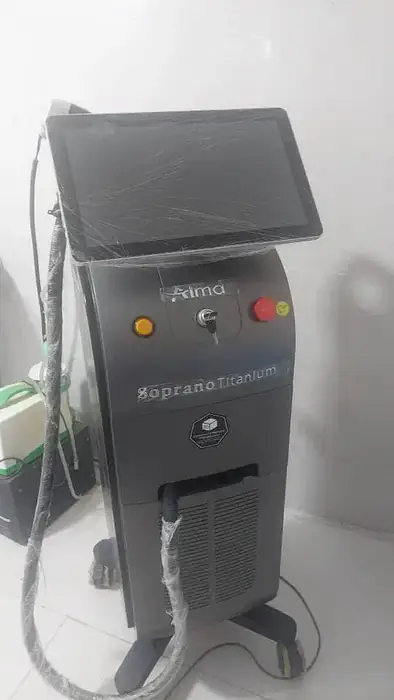 استخدام منشی و اپراتور لیزر آقا و خانم جهت کلینیک زیبایی در معالی‌آباد شیراز