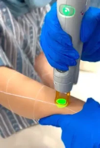 استخدام اپراتور لیزر خانم جهت مطب در همدان