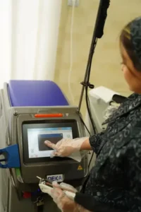 استخدام اپراتور لیزر با دستگاه دکا در کرمانشاه