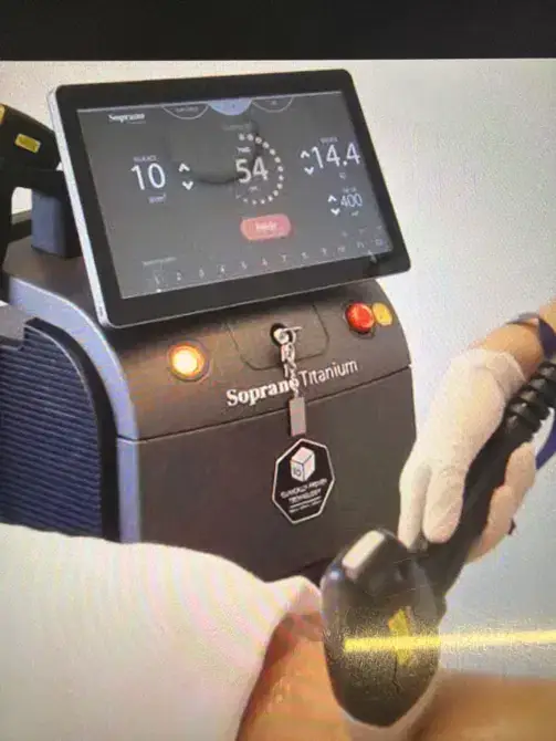 استخدام ا‌پراتور لیزر جهت مرکز لیزر واقع در فرهنگ‌شهر شیراز