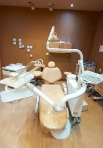 رهن کامل مطب دندانپزشکی مجهز در خیابان یک اصلی احمدآباد آبادان