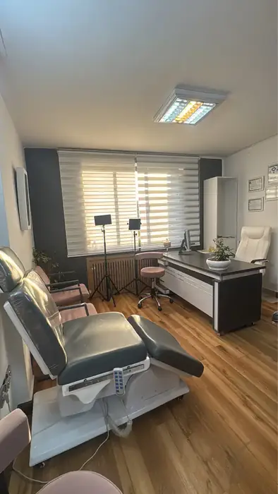 استخدام پزشک عمومی مسلط به تزریقات زیبایی جهت کلینیک خوشنام در مشهد