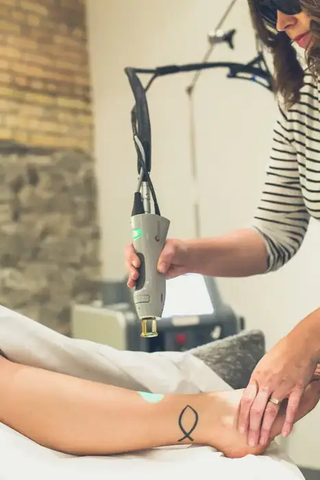 استخدام اپراتور لیزر جهت کلینیک در شهریار