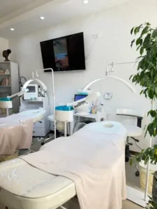 استخدام پزشک عمومی جهت مرکز مراقبت پوست غیرتهاجمی در فردیس کرج