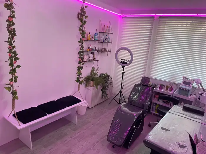 اجاره یک لاین از مطب پوست و مو در ارومیه