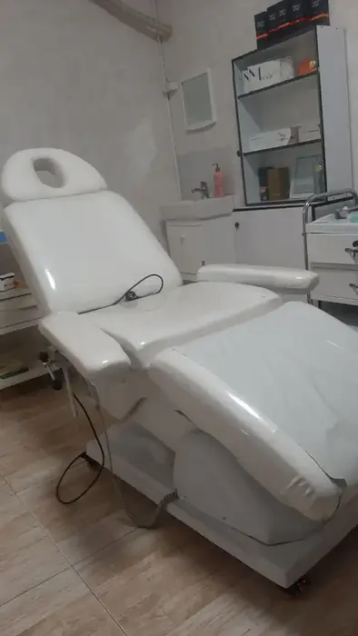 فروش تخت سه موتوره، صندلی نیلپر، میز و وسایل مطب در کرج