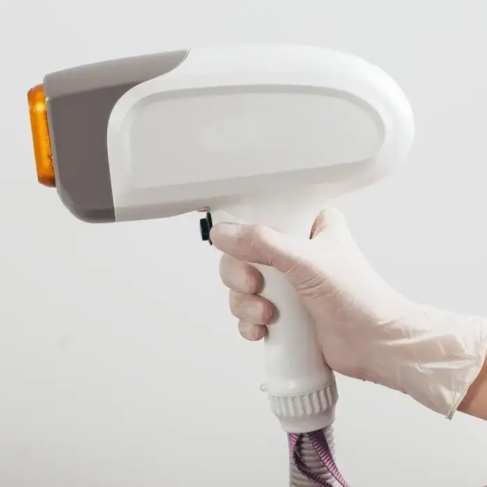 استخدام اپراتور لیزر جهت کلینیک فعال در مشهد