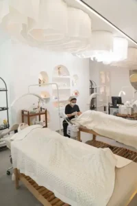 استخدام بازاریاب و نیروی فروش خانم جهت کلینیک زیبایی در زعفرانیه تهران