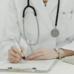 استخدام پزشک عمومی به عنوان مسئول فنی کلینیک پوست و مو و لیزر واقع در فردیس کرج