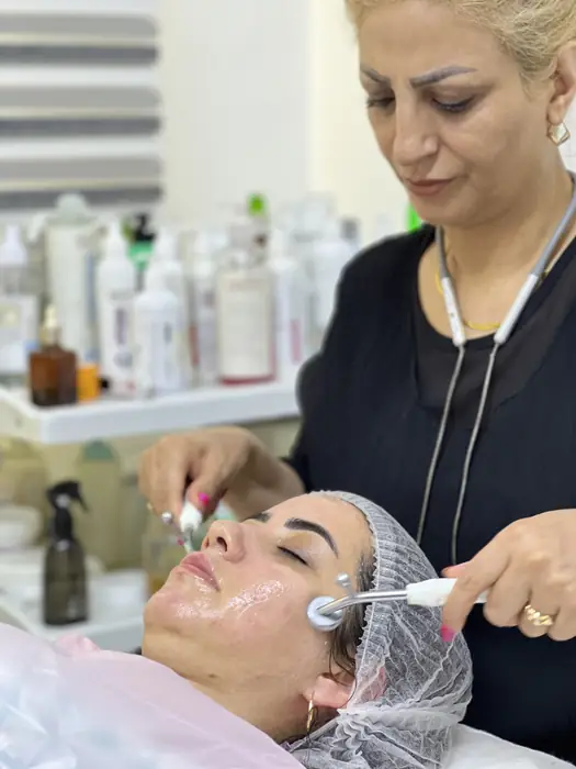 استخدام پزشک عمومی یا متخصص زنان به عنوان مسئول فنی لیزر در تهران