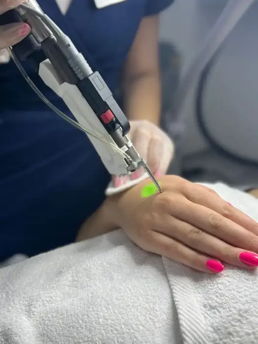 استخدام اپراتور لیزر و منشی جهت کلینیک زیبایی در اراک