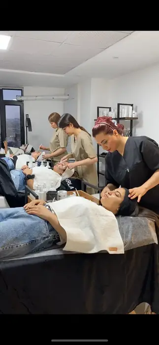 استخدام بیوتی تراپیست جهت کلینیک پوست در سنندج